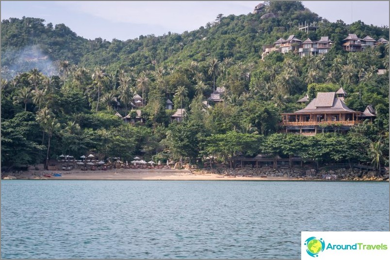 On the left side of the beach, behind the cape, another little beach is hidden, 100 meters long.