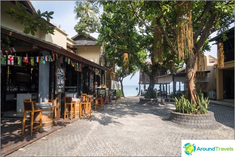 Ao Tong Nai Pan Noah ahead shines through. The most convenient access to the sea in this place.