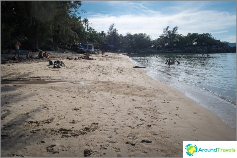 View to the left from the center of the beach