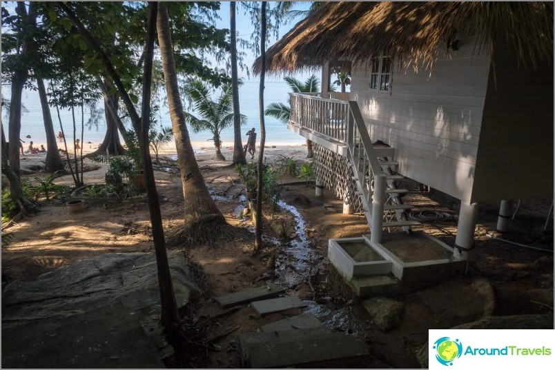 Exit to Haad Khom near Ocean View Resort