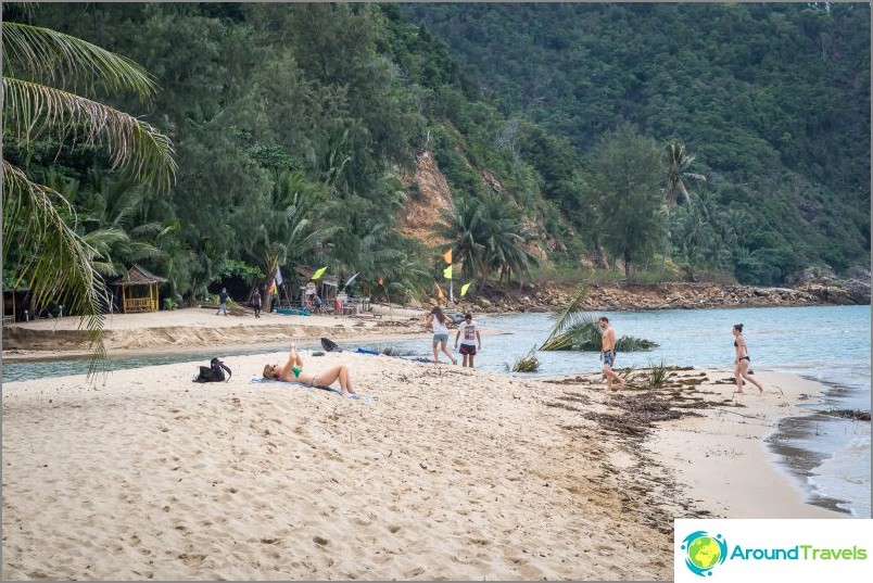 And this is a blurred river beach in the center of the western part of Mae Had.