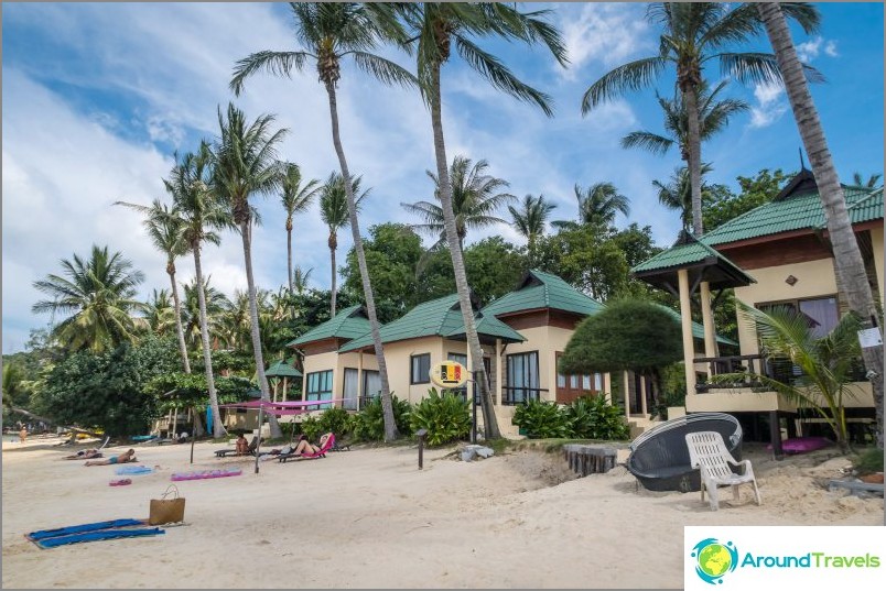 Behind the location, typical beach bungalows