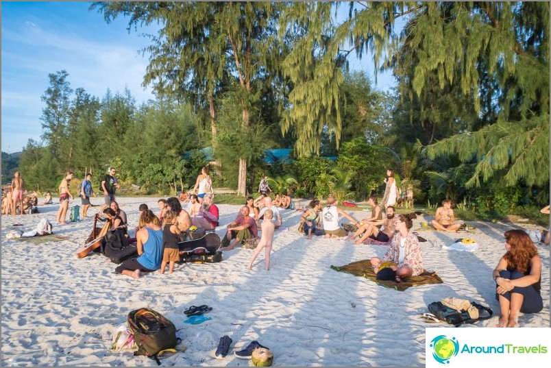 Shritana (Sri Thanu Beach) and Ao Niad (Ao Niad) - a paradise for children and yogis on Phangan