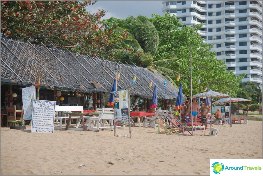 Cafe in the south of the beach