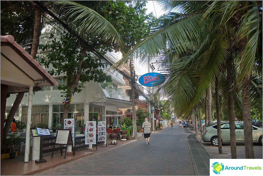Cafe at the beginning of the beach