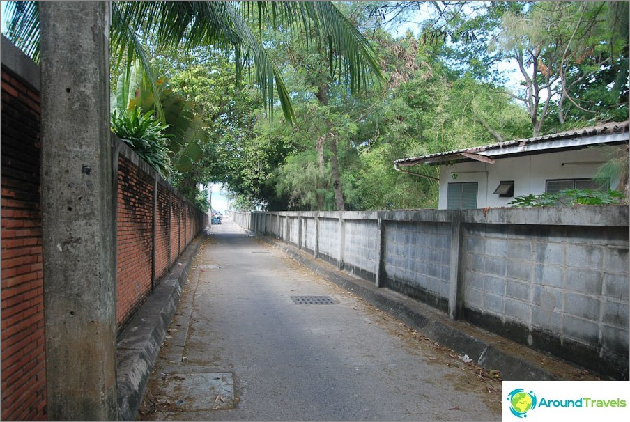 The inconspicuous street leading to the beach