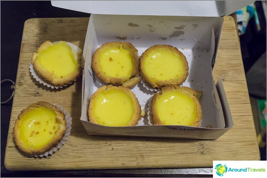 Traditional cakes with egg filling