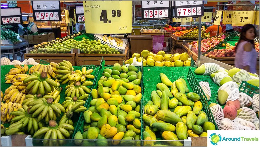 Left bananas, right mango