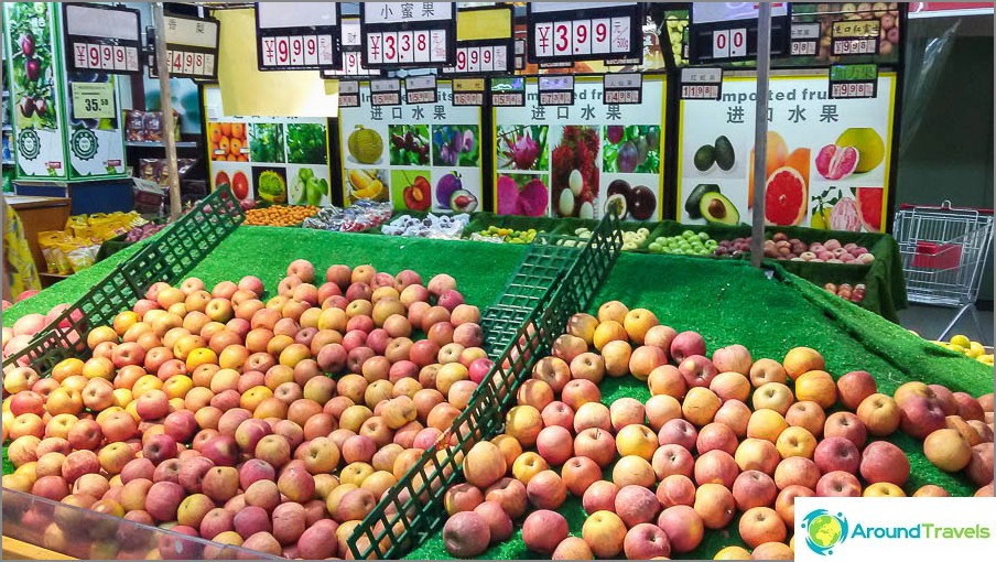 Apples are depending on size, large already 7-10 yuan