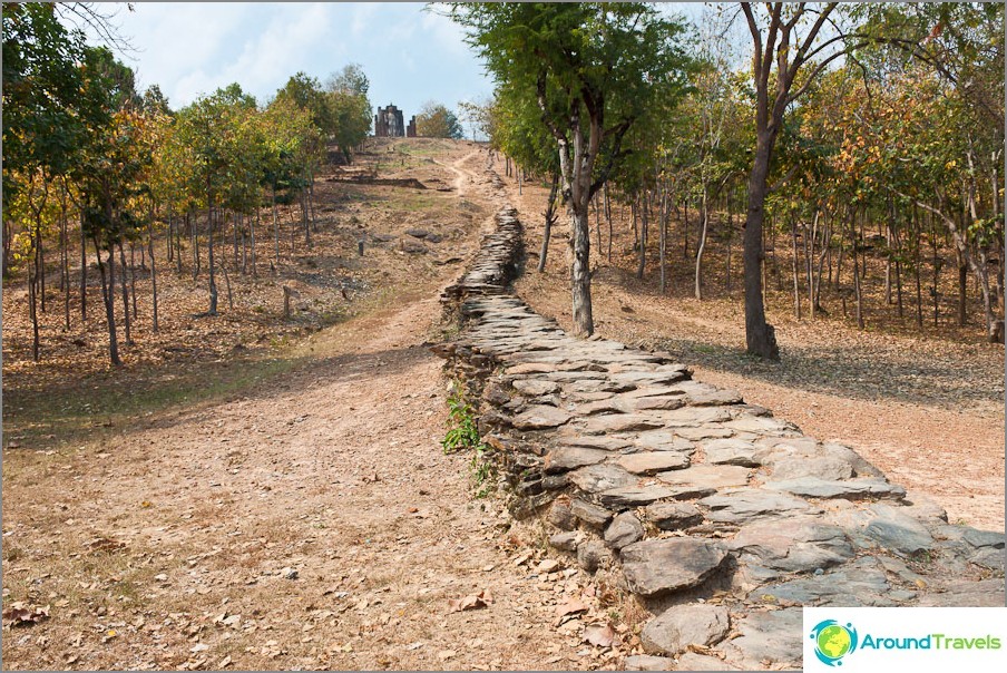 Stone path leads to Wat Saphan Hin