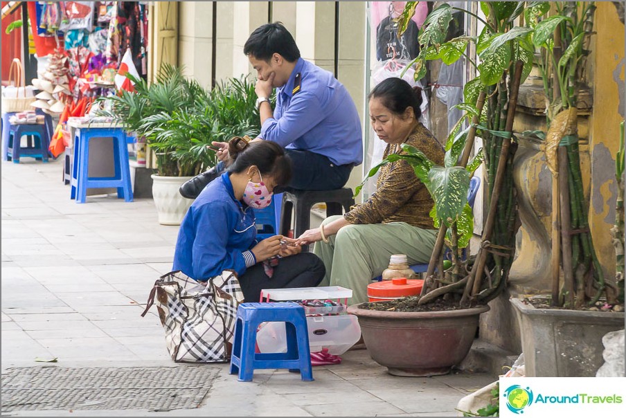 Manicure in Hanoi