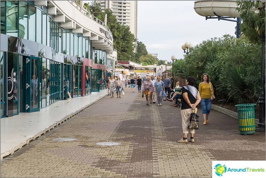 The promenade stretches along the entire municipal beach.