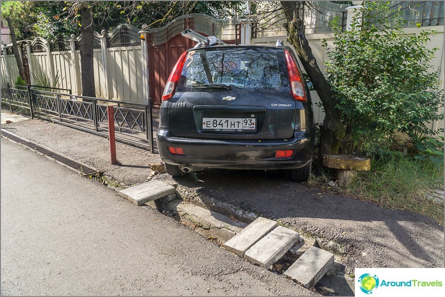 Genius parking - so have to learn if you move to Sochi