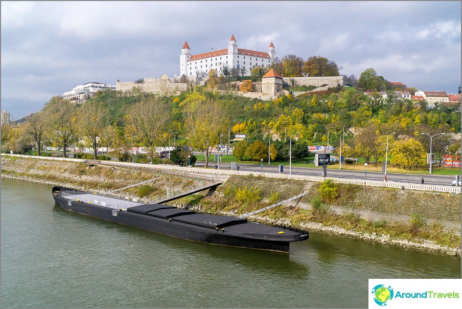 The bridge overlooks the Bratislava Castle and the Danube