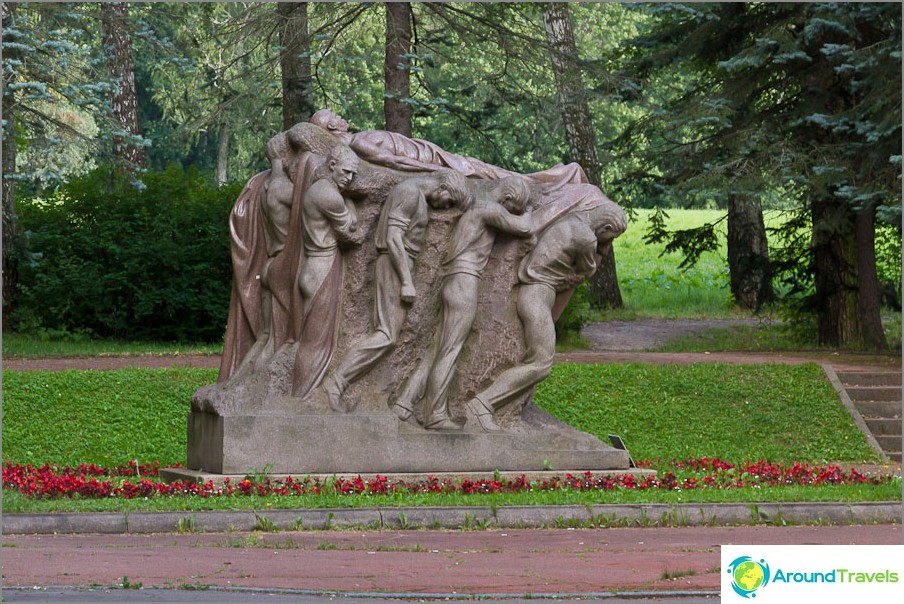 A peculiar monument to Lenin