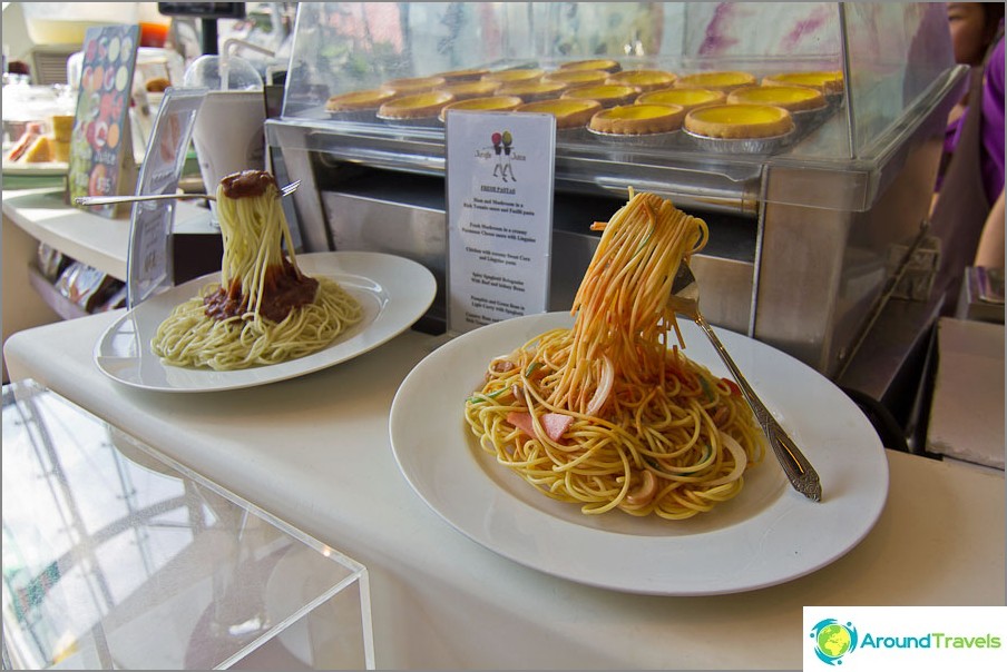Fun showcase with flying pasta in a cafe