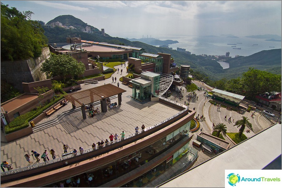 The view from the lookout to the other side of Hong Kong Island - I will go down there later