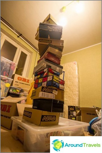 One shoe only a bunch of boxes