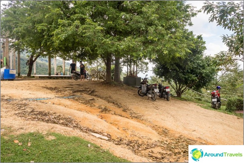At the end of the road - decent sized unpaved parking.