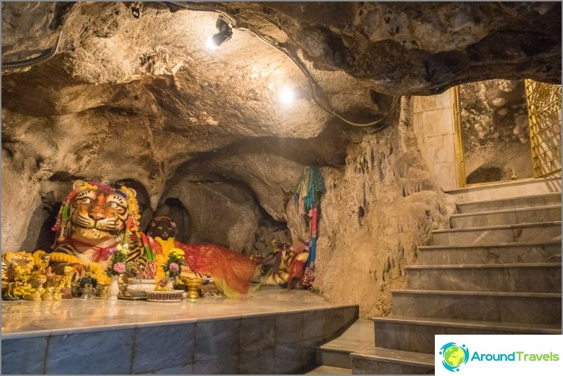 Behind the monks - a passage in a narrow corridor with caves