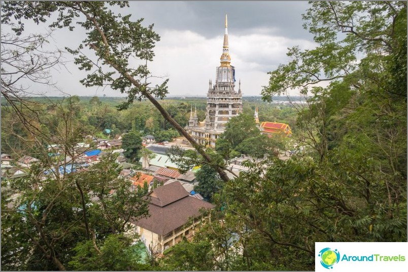 Let me remind you that the height of the pagoda is 90 meters, and this is only the beginning of the ascent