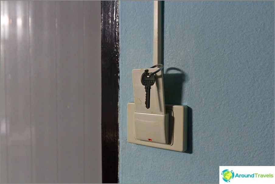 Key with magnetic power card
