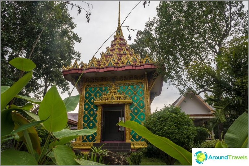 Phu Kao Noi Buddhist Temple in Phangan - the oldest on the island