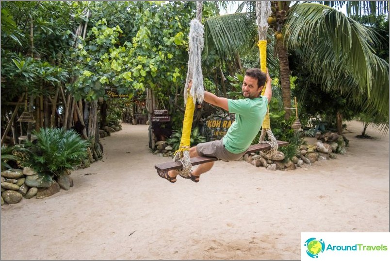 Swing in front of the entrance, a traditional place for selfie