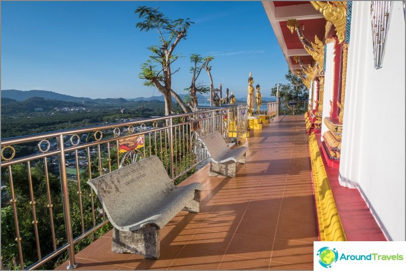 Wat Si Rey Temple in Phuket - with a big stone and a view