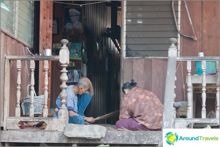 Locals chiang saen