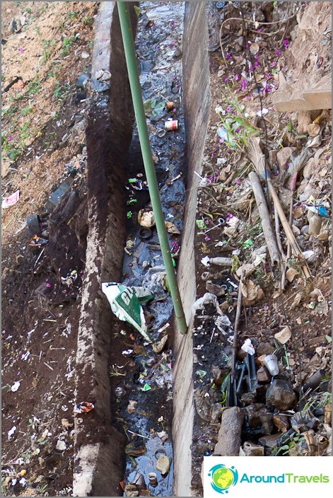 And around Doi Suthep temple is mud And around Doi Suthep temple is mud