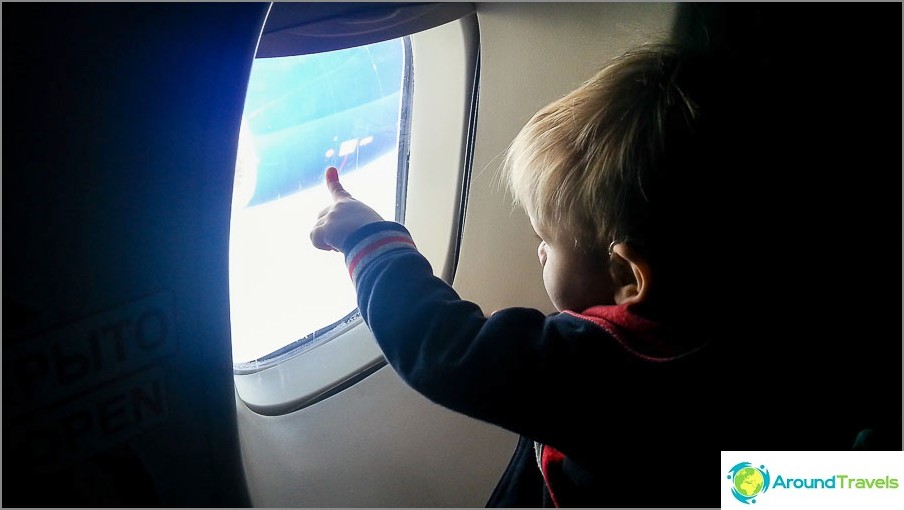 One way to entertain a child in an airplane