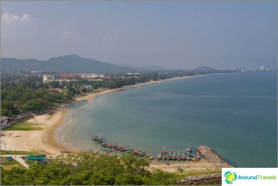 From here, Khao Tao Beach is perfectly visible.