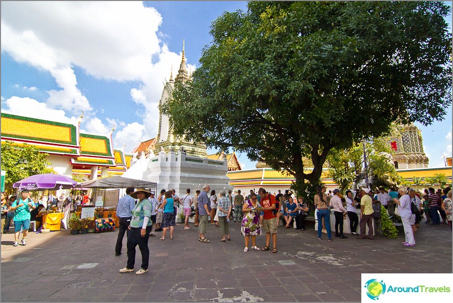 Square in front of Wat Pho