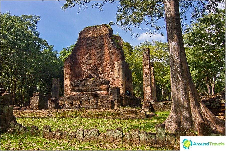 Remains of Wat Si Iriyabot Temple and Buddha Sculptures