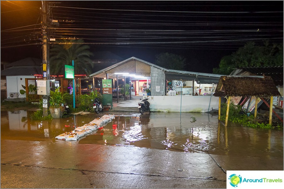 In the rainy season, poorly located cafes acquire walkways.
