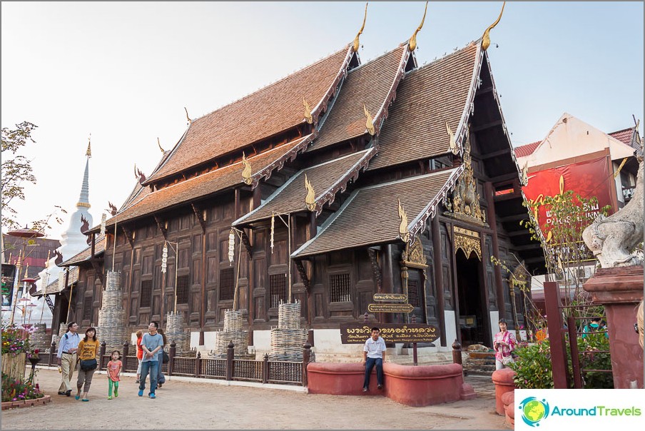 Wooden temple Wat Phan Tao