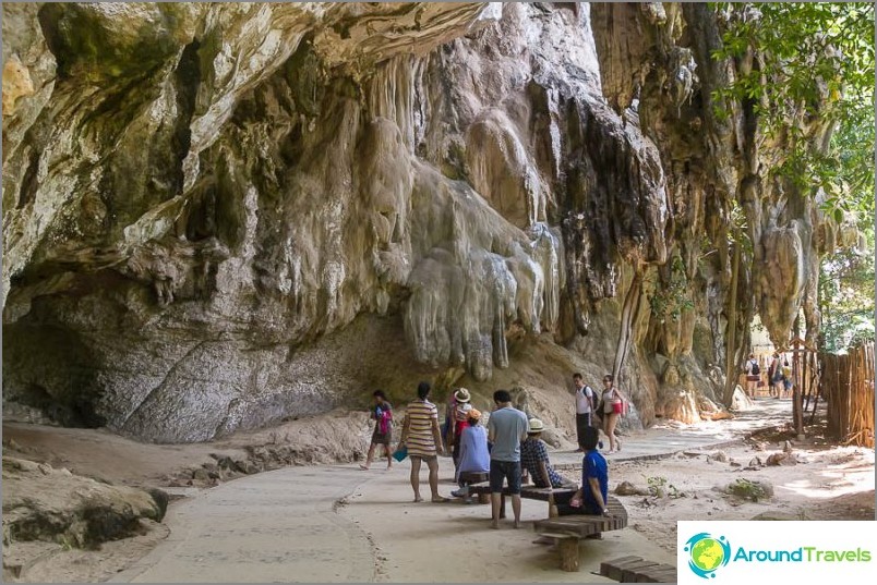 Beautiful road to Pranang beach
