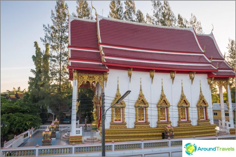 Temple of the Reclining Buddha in Phuket - Wat Sri Sunthon