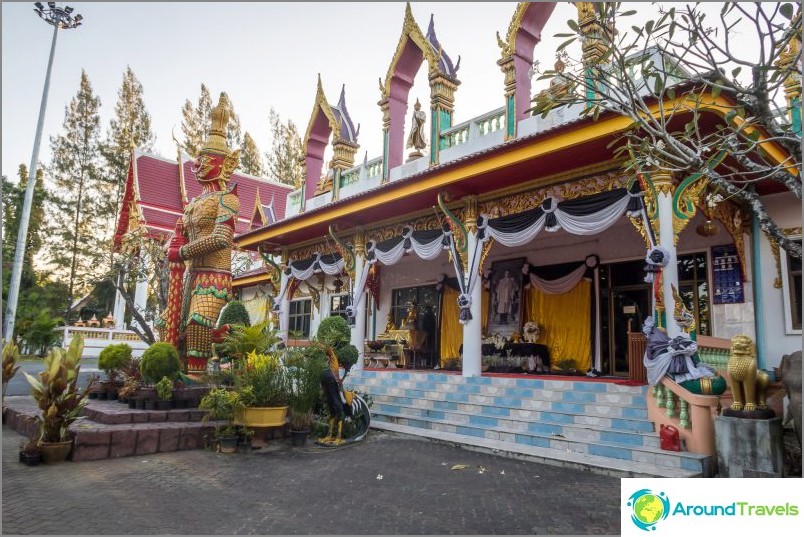 Temple of the Reclining Buddha in Phuket - Wat Sri Sunthon