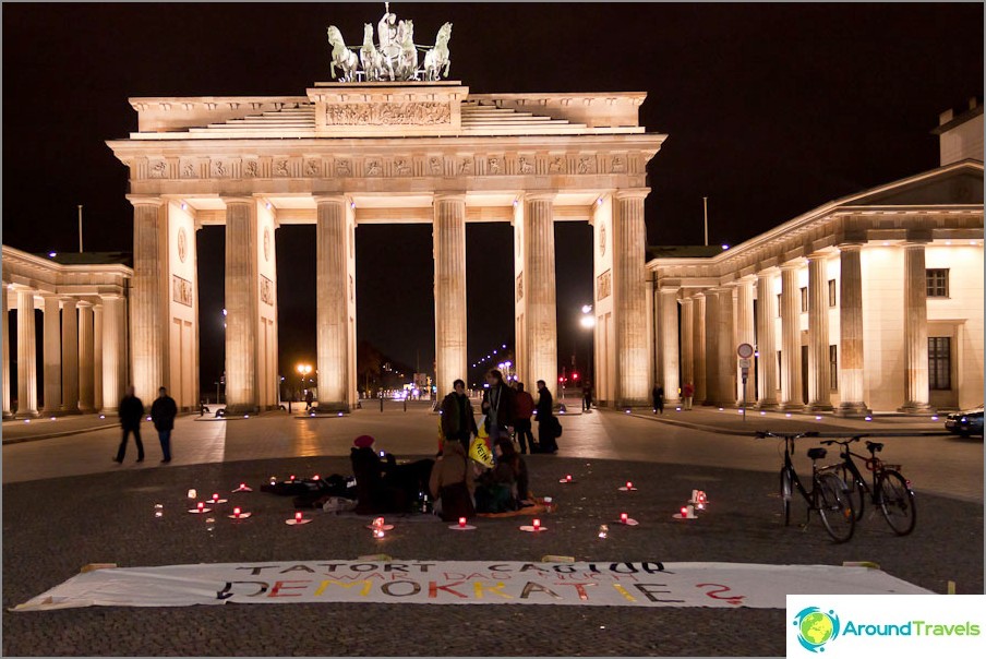 Mini-stacking at the Brandenburg Gate in Berlin Mini-stacking at the Brandenburg Gate in Berlin