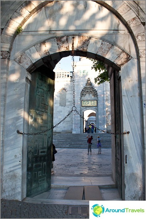 The entrance to Sultanahmet. Who knows why the chain is hanging?