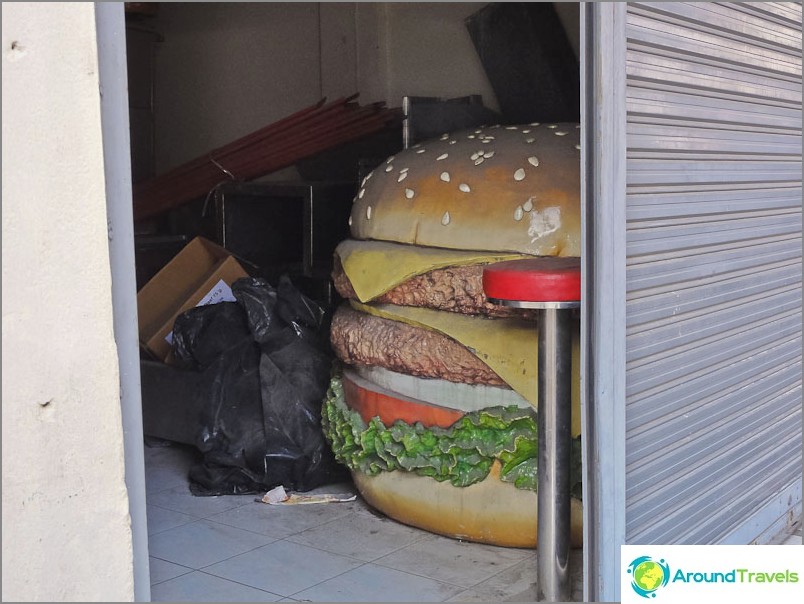 Someone is hiding a big burger in the garage.