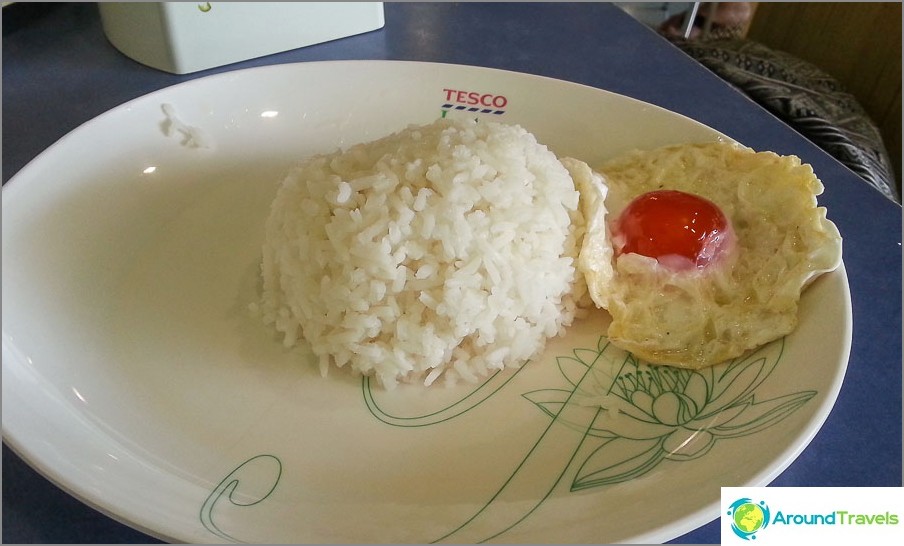 Rice and fried egg in Tesco food court