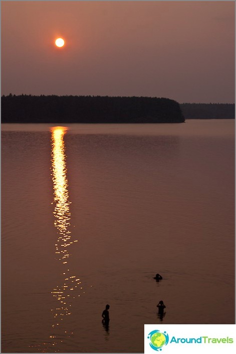 Sunset. Lake Volgo.