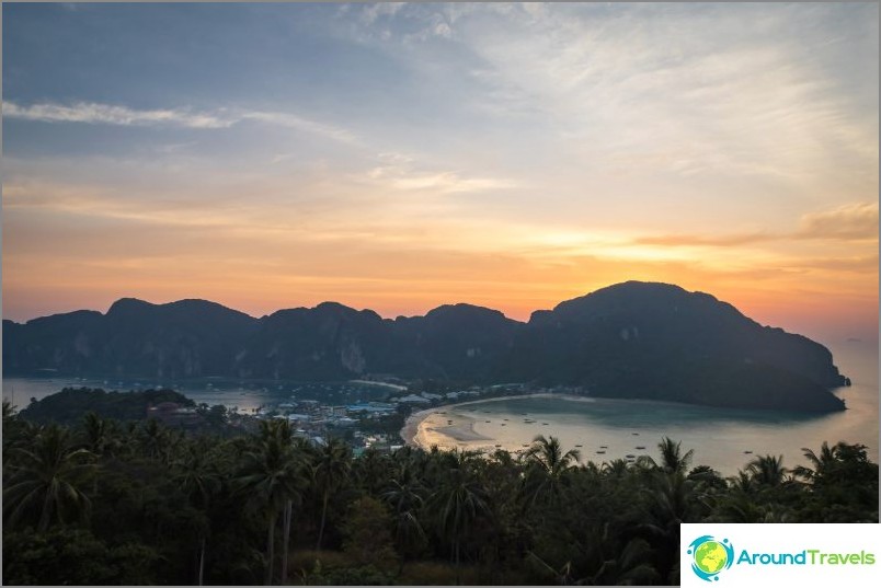 Sunset on Phi Phi observation deck number 2